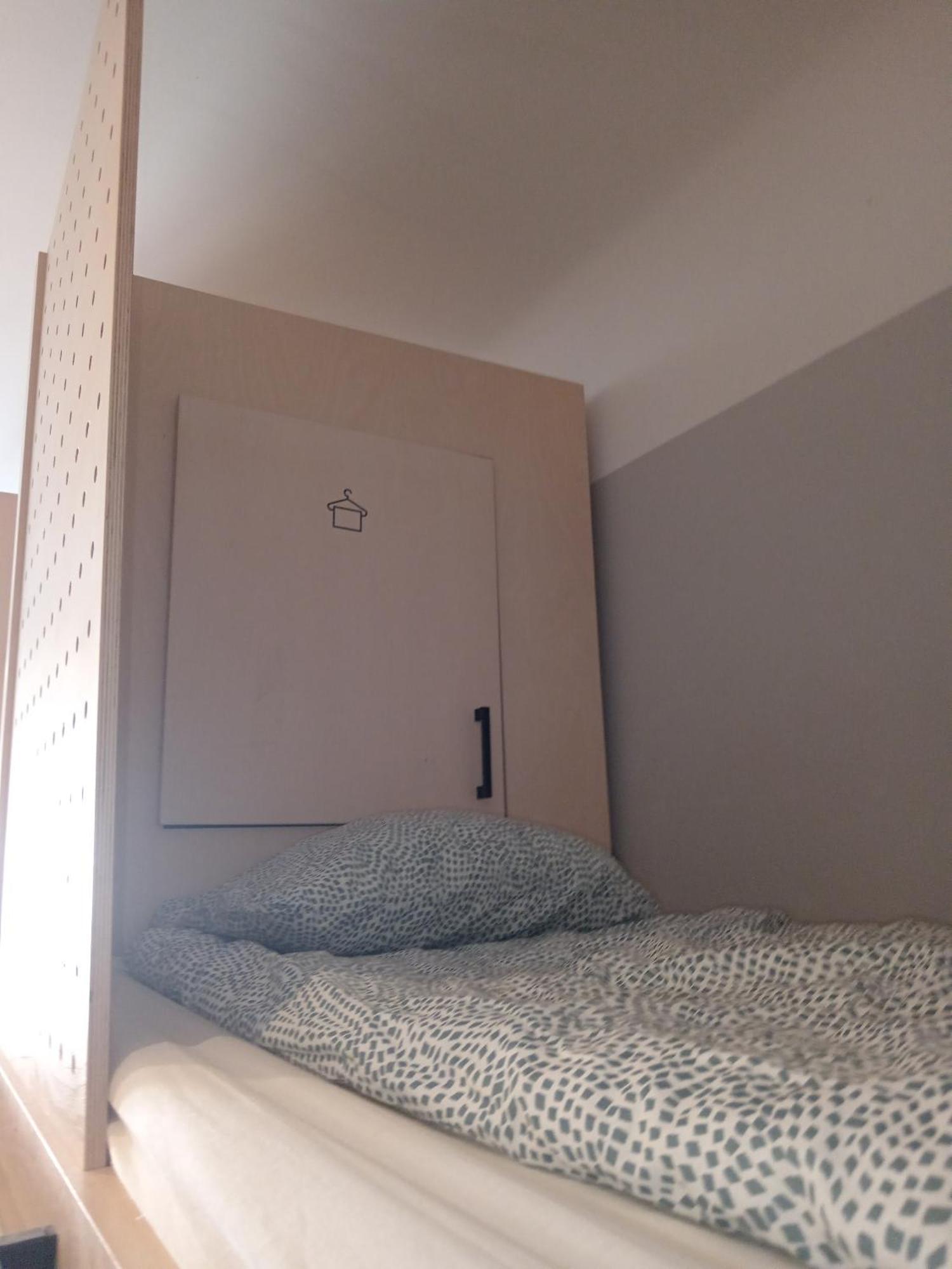 Marys-bed In Male Riga