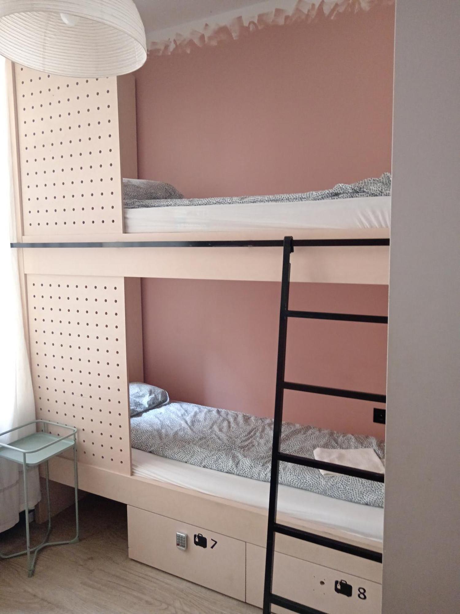 Marys-bed In Male Riga